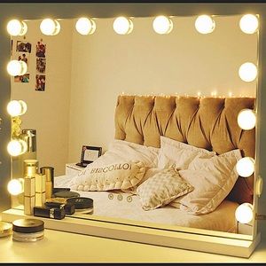 vanity with 15 led bulbs,3 color changes size 23in
